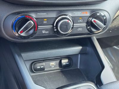 2024 Kia Soul LX — photo 32 view