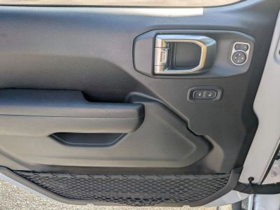 2023 Jeep Wrangler - Photo 24