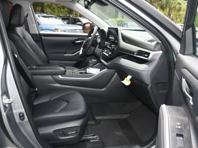 2026 Toyota Highlander Hybrid - Photo 11