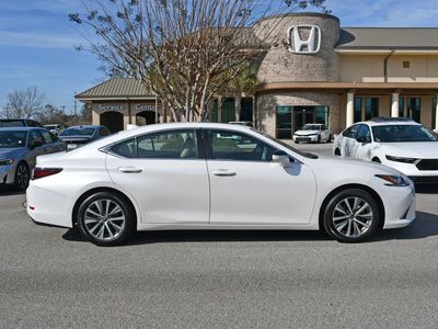 2020 Lexus ES — interior view
