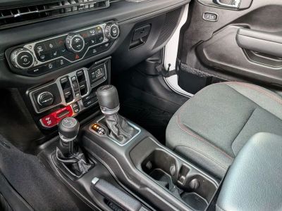 2025 Jeep Gladiator - Photo 16