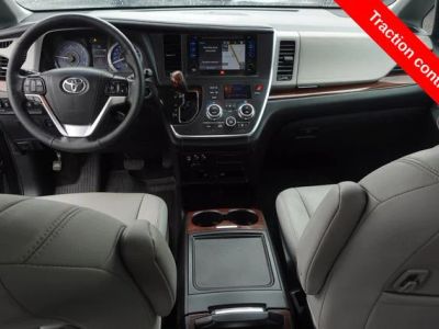 2017 Toyota Sienna - Photo 4