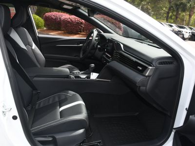 2026 Toyota Camry - Photo 11