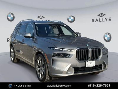 2024 BMW X7 xDrive40i in Gray Metallic — front three-quarter view