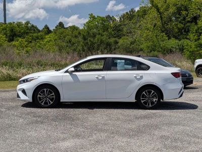 2023 Kia Forte - Photo 2