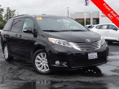 2017 Toyota Sienna - Photo 2