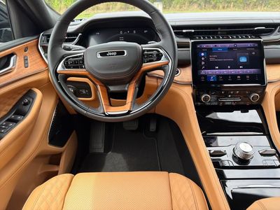 2025 Jeep Grand Cherokee - Photo 2