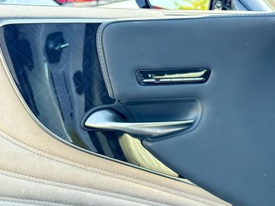 2023 Lexus LS - Photo 13