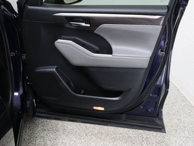 2022 Toyota Highlander FWD - Photo 41