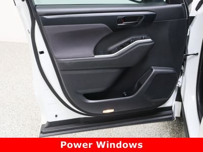2024 Toyota Highlander FWD - Photo 12