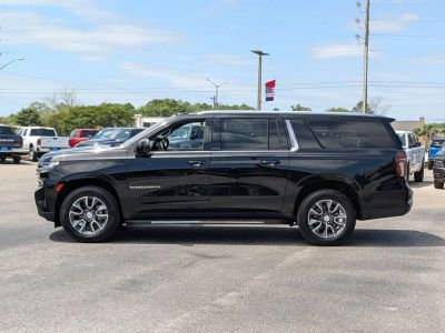 2023 Chevrolet Suburban - Photo 2