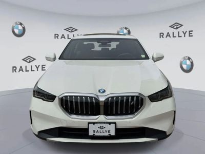 2025 BMW i5 - Photo 2