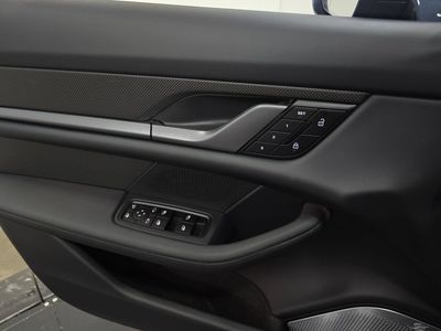 2025 Porsche Taycan Cross Turismo — photo 22 view