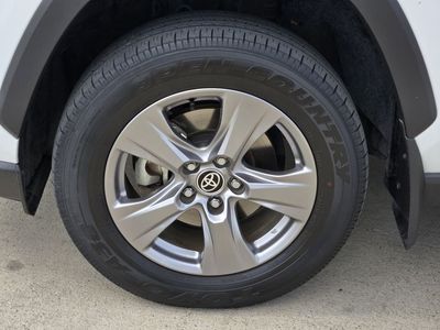 2024 Toyota RAV4 Hybrid - Photo 7