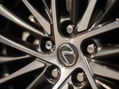 2023 Lexus ES — photo 9 view