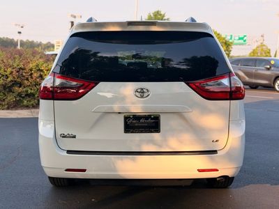 2020 Toyota Sienna LE - Photo 10