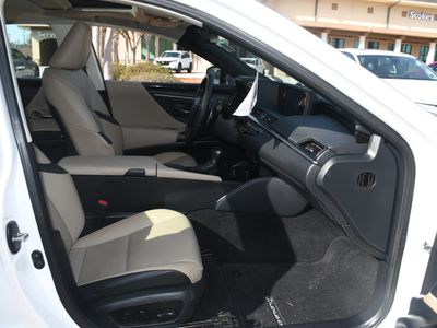 2020 Lexus ES — photo 21 view