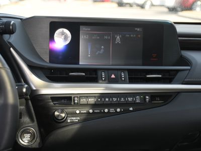 2020 Lexus ES — photo 17 view
