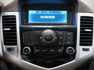 2011 Chevrolet Cruze FWD - Photo 18