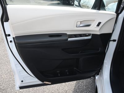 2025 Toyota Sienna — photo 10 view