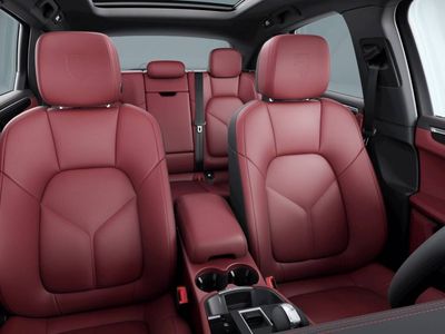 2026 Porsche Macan — photo 10 view