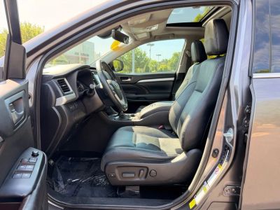 2017 Toyota Highlander - Photo 26
