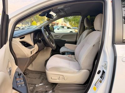 2020 Toyota Sienna LE - Photo 21
