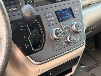 2020 Toyota Sienna LE - Photo 31