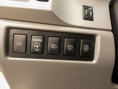 2008 Toyota Sequoia — photo 19 view