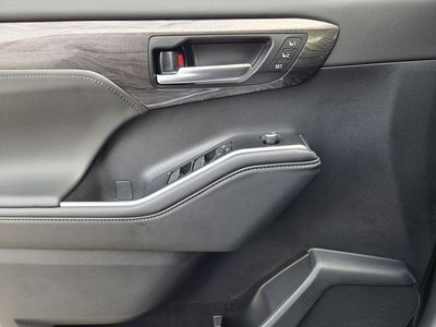 2026 Toyota Highlander Hybrid - Photo 15