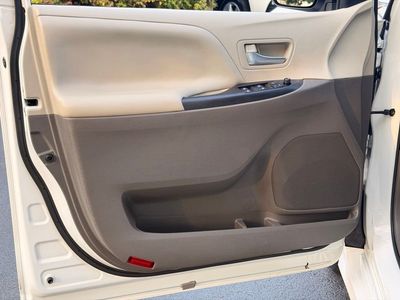 2020 Toyota Sienna LE - Photo 23