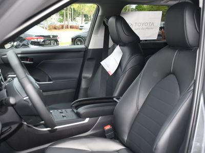 2026 Toyota Highlander Hybrid - Photo 7