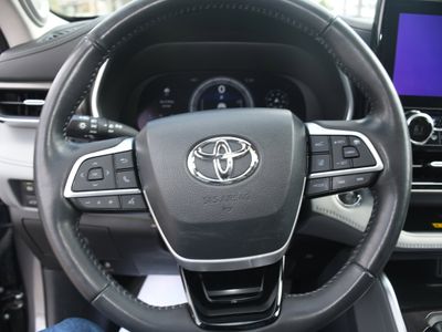 2023 Toyota Highlander Hybrid — photo 13 view