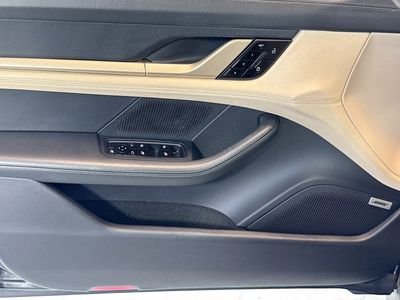 2020 Porsche Taycan — photo 11 view