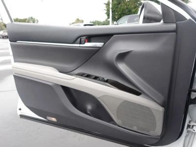 2022 Toyota Camry Hybrid - Photo 19