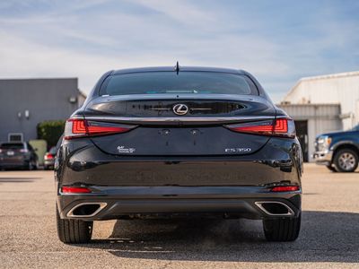 2023 Lexus ES — detail view