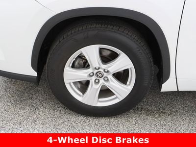 2024 Toyota Highlander FWD - Photo 11
