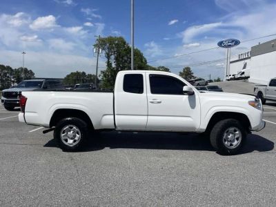 2023 Toyota Tacoma - Photo 2