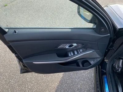 2026 BMW 3 Series — photo 12 view