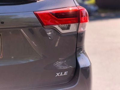 2017 Toyota Highlander - Photo 14