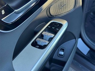 2025 Mercedes-Benz GLC — photo 20 view