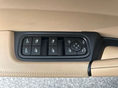 2024 Porsche Cayenne - Photo 31