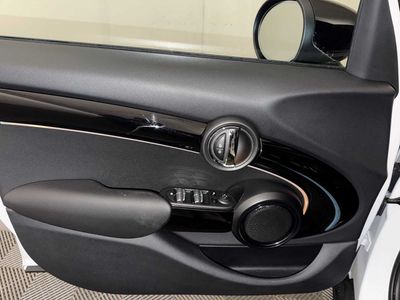 2023 MINI Hardtop 4 Door — photo 11 view