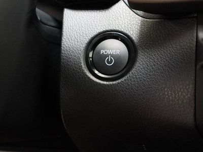 2026 Toyota Camry FWD - Photo 18
