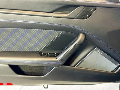 2025 Porsche 911 — photo 11 view