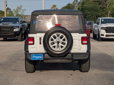 2023 Jeep Wrangler - Photo 4