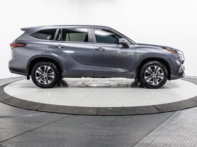 2025 Toyota Highlander Hybrid — photo 14 view