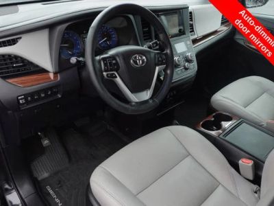 2017 Toyota Sienna - Photo 12