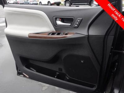 2017 Toyota Sienna - Photo 18