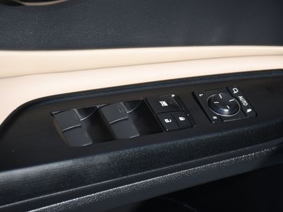 2020 Lexus ES — photo 10 view
